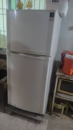 Dawlance fridge medium size