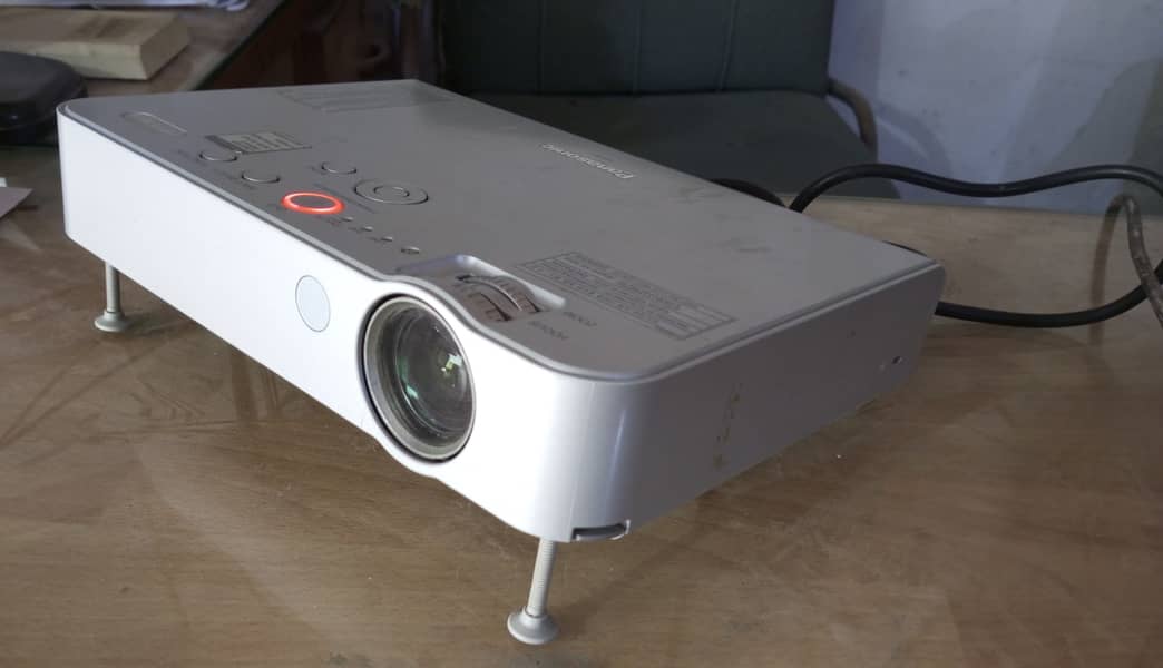 Multimedia Projector for Rent 2