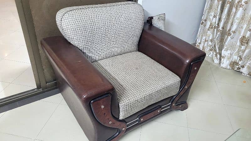 5 Seater Sofa with Centre Table 1