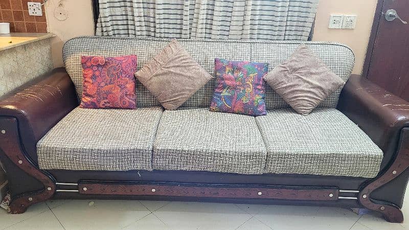 5 Seater Sofa with Centre Table 2