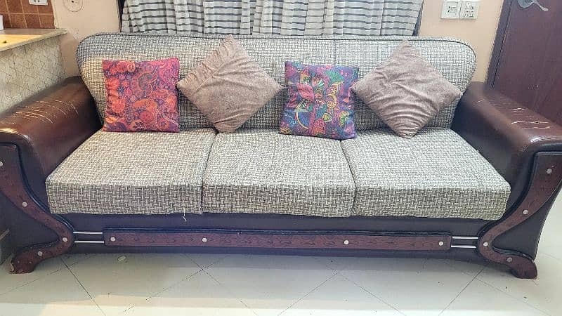 5 Seater Sofa with Centre Table 3