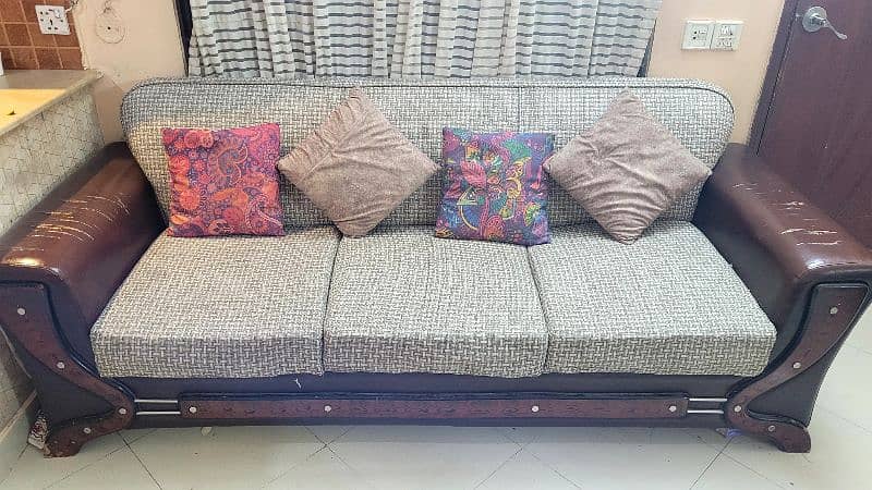 5 Seater Sofa with Centre Table 4