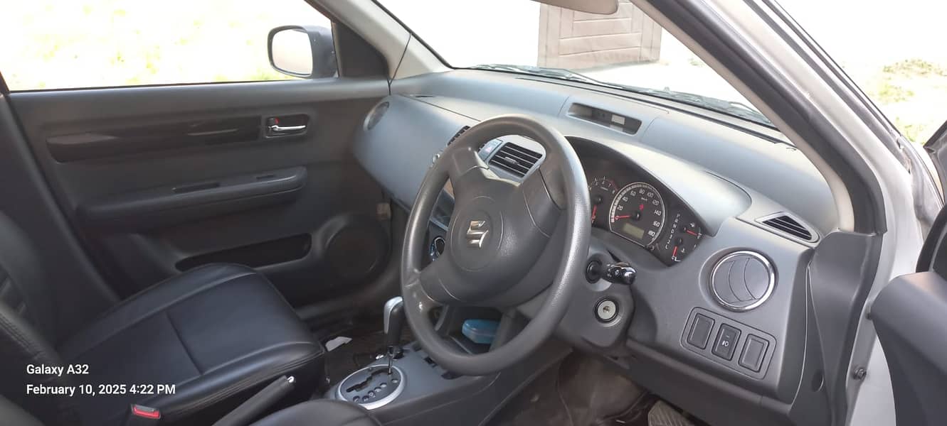 Suzuki Swift DLX Automatic 1.3 Navigation 3