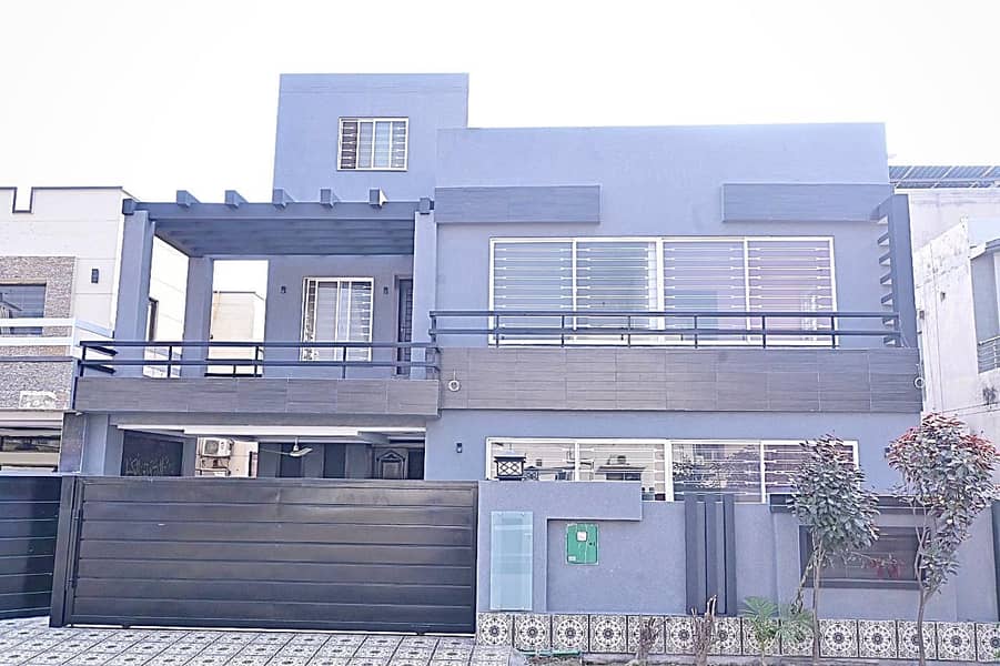 Slightly Used House for Sale in Prime Location, Bahria Town, Lahore 0