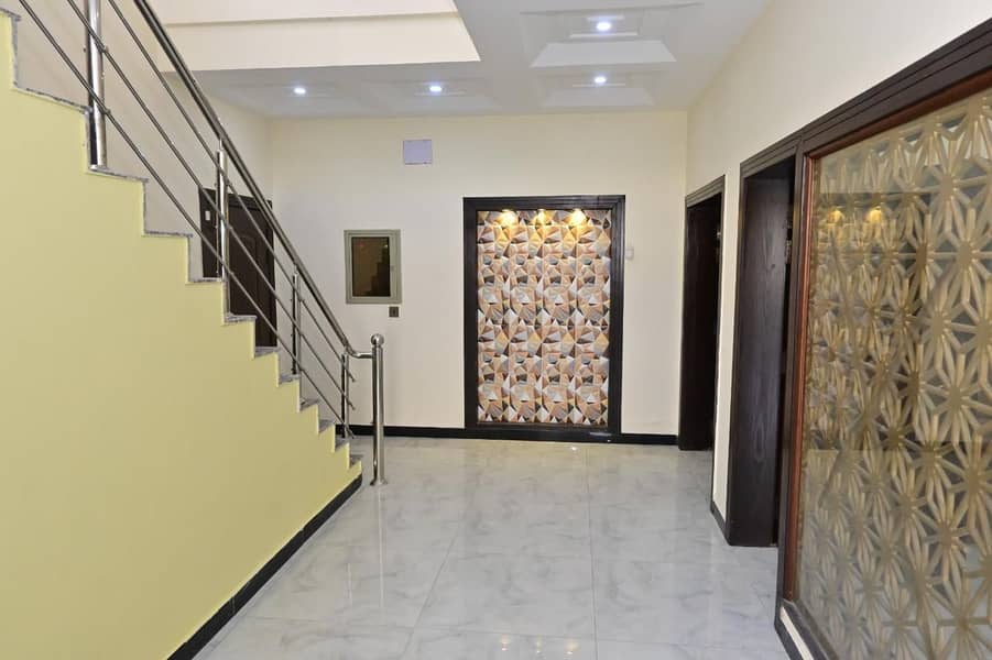 Slightly Used House for Sale in Prime Location, Bahria Town, Lahore 2