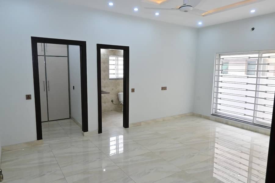 Slightly Used House for Sale in Prime Location, Bahria Town, Lahore 9