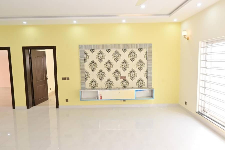 Slightly Used House for Sale in Prime Location, Bahria Town, Lahore 12