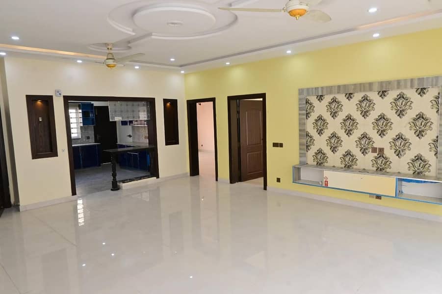 Slightly Used House for Sale in Prime Location, Bahria Town, Lahore 15