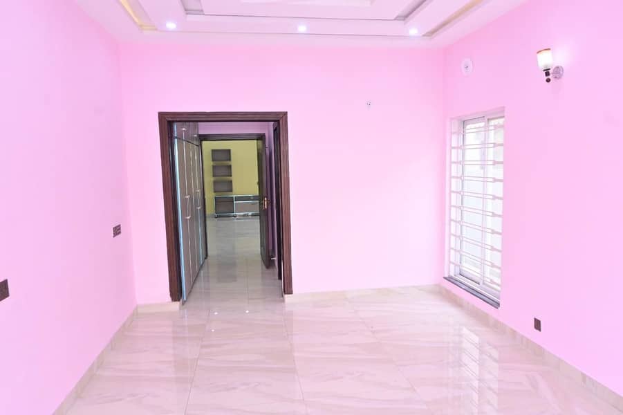 Slightly Used House for Sale in Prime Location, Bahria Town, Lahore 18