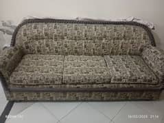 6 seater sofa set is available Ph#03206076037