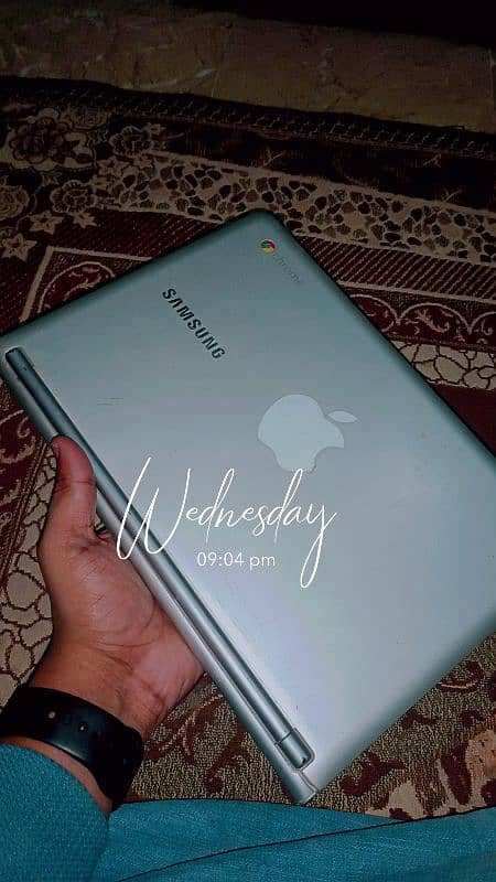 Samsung chormebook 10/10 condition 3