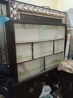 dressing table of showcase thodi der use Kiya Hai Bus