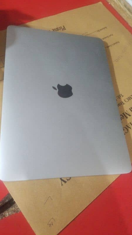 apple macbook pro 2017 08 2