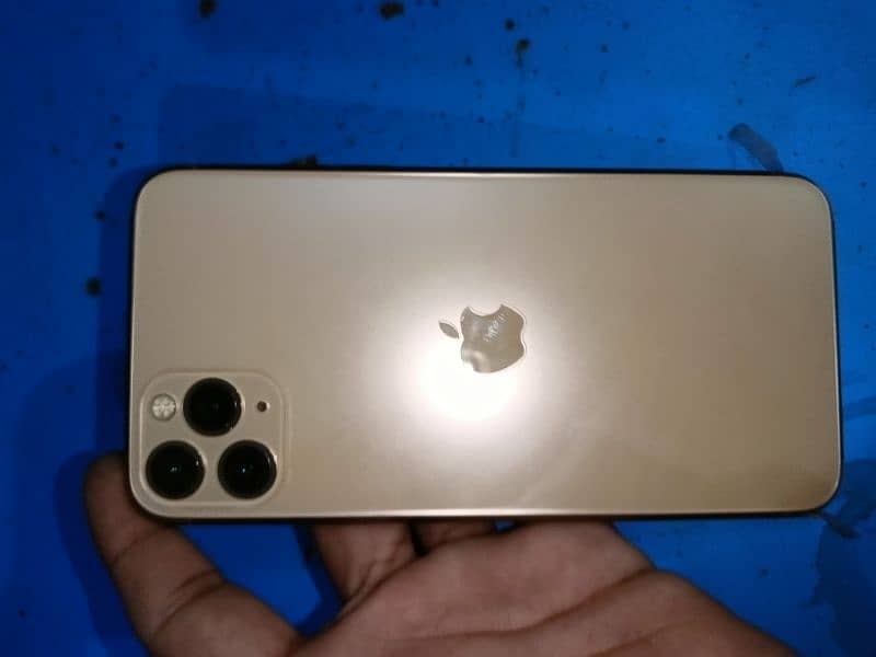 I am selling iphone 11 pro max anyone who wants to buy contact me 3