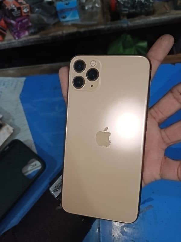 I am selling iphone 11 pro max anyone who wants to buy contact me 7