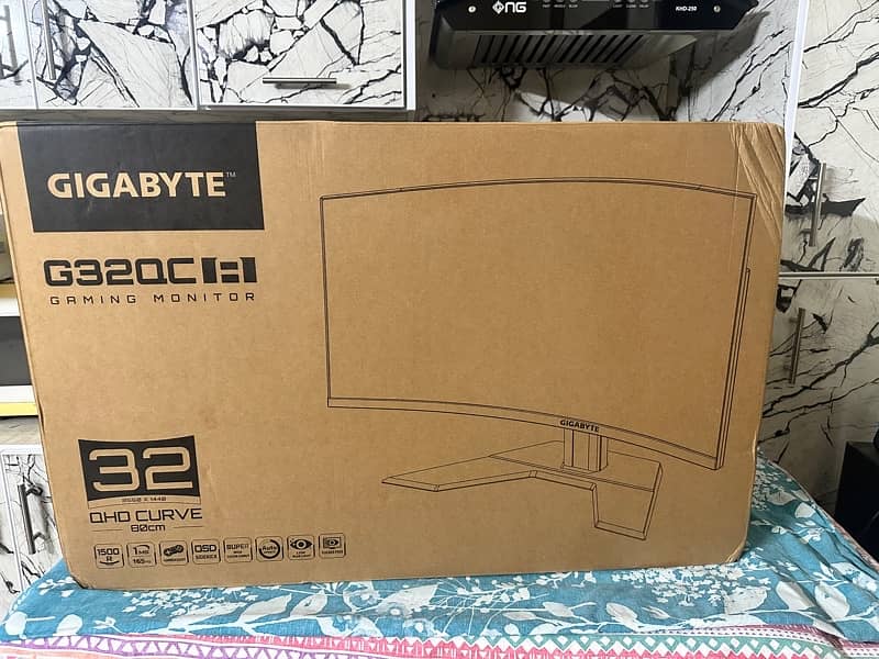 Gaming Monitor GIGABYTE G32QC 32inches 165hz curved VA Panel 2