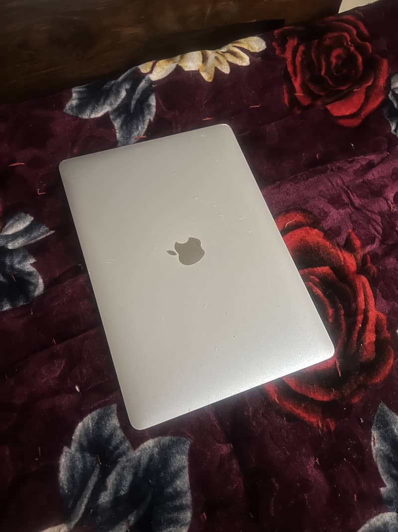 2019 Macbook Air 13" Intel I5 256gb SSD 0