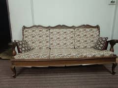 5 seater sofa without scratches like new condition