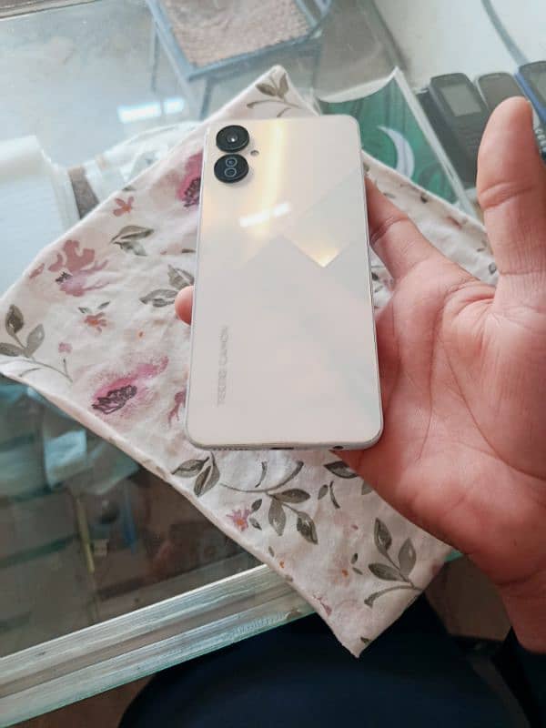 Tecno camon 19 Neo  box b ha ,  my Whatapp number 03097179389 2