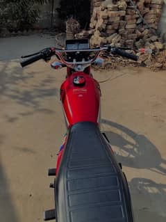 Honda 125 Clean and devil Look