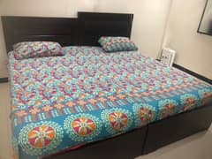 2 single beds with spring mattresses in very good condition