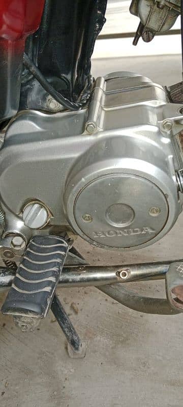 Honda CD70 9