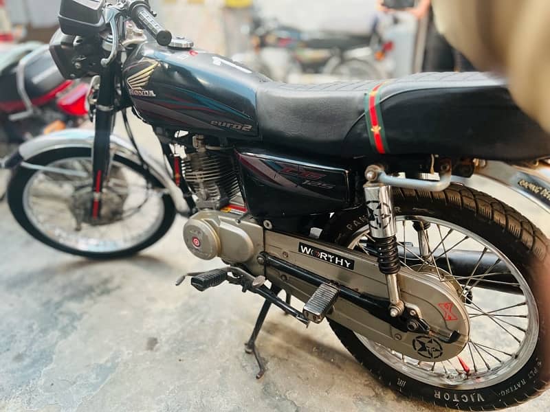 Honda 125 Condition apky samny hain Book +Invice Yamha Center 3