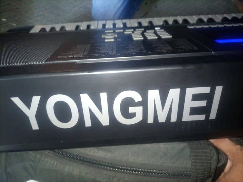 urgent sale new condition hai. keyboard 6