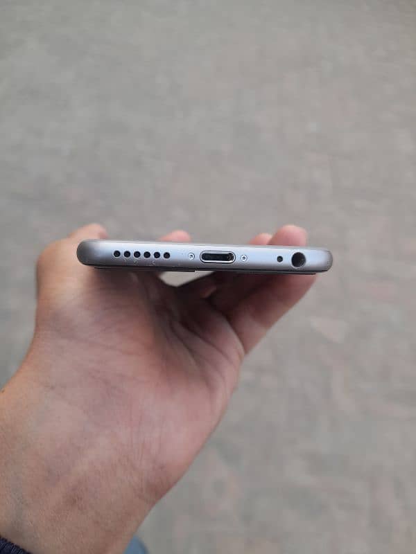 iphone 6 64gb condition 10by10 Non PTA 4