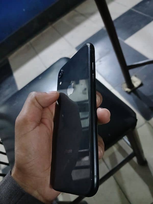 iphone xr 4