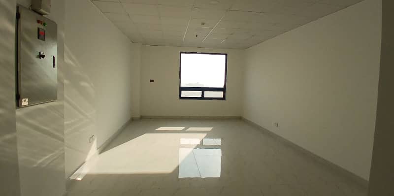 Brand New 422 Square Feet Office Spaces for Rent in Gulberg Ideal Location for Your Business! 10