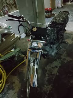 honda 125 self start red and silver coloir