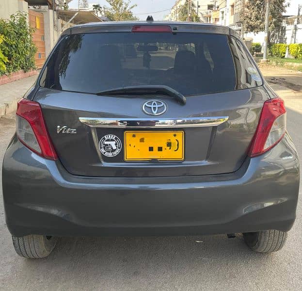 Toyota Vitz 2011 5