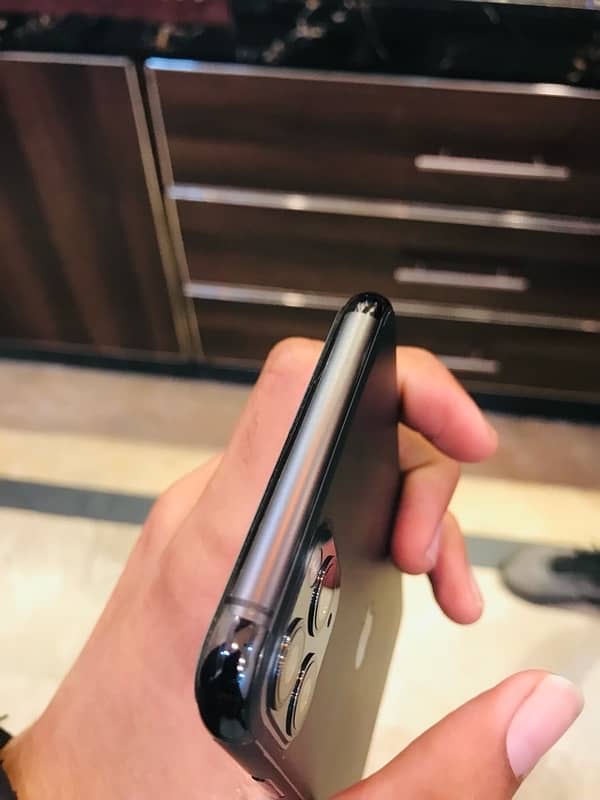 iphone 11 pro Max (Urgent Sale) 3