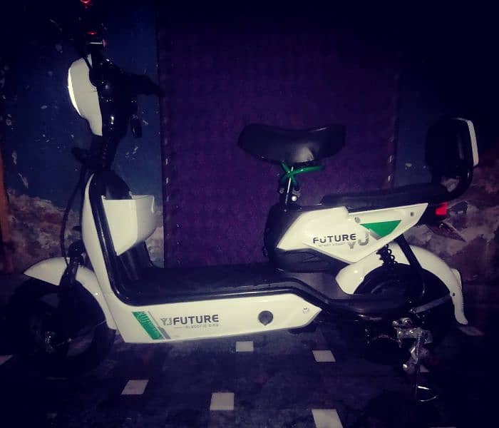 YJ Future Electric Scooty good condition urgent sale 1