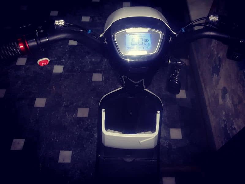 YJ Future Electric Scooty good condition urgent sale 7