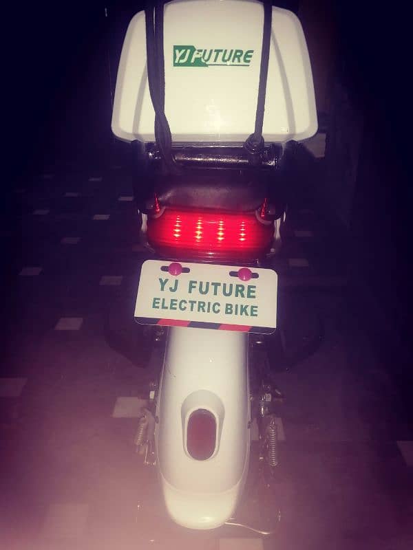 YJ Future Electric Scooty good condition urgent sale 9