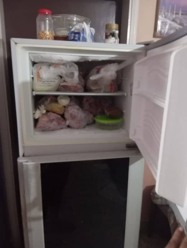 Dawlance Refrigeratior in Good Condition 1