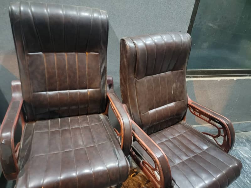 2 Chairs for sale 1 year used repair required 0