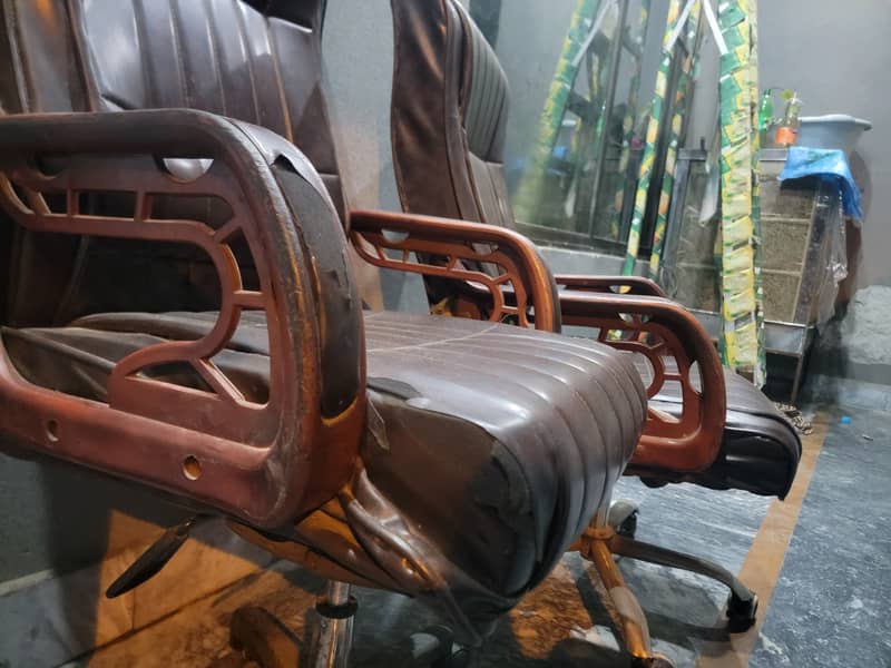 2 Chairs for sale 1 year used repair required 2