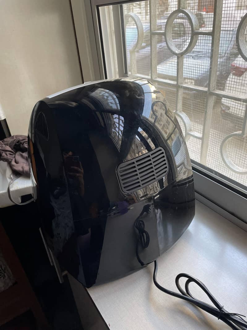 Barely used Haier Air fryer HAF40W 3