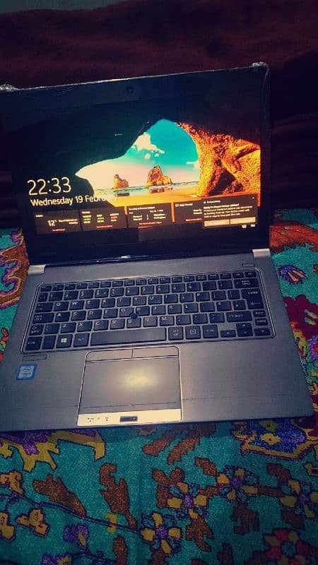 (30500) 6th generation Toshiba laptop 4