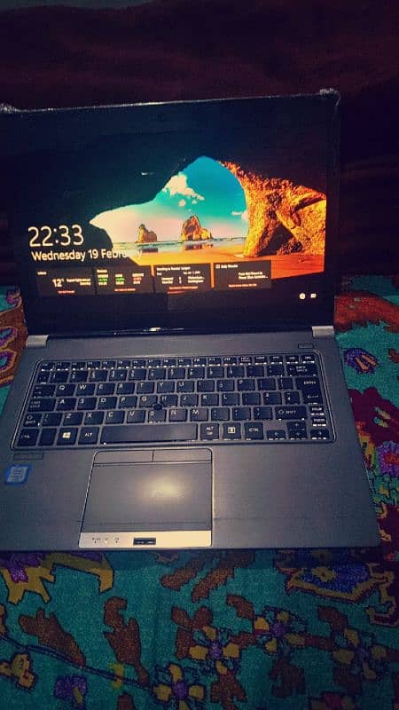 (30500) 6th generation Toshiba laptop 5