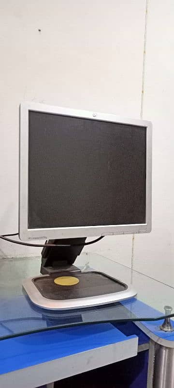 HP 21" LED For Sale 360° Rotate 2