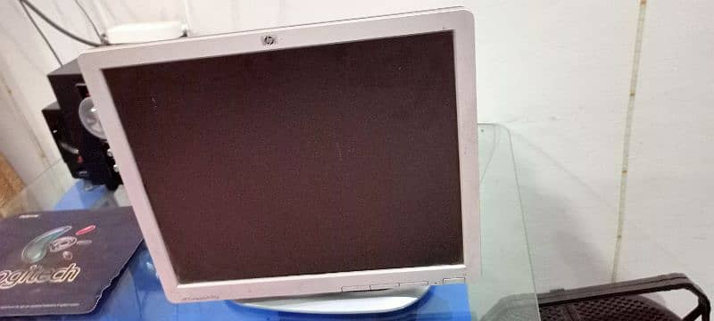 HP 21" LED For Sale 360° Rotate 3