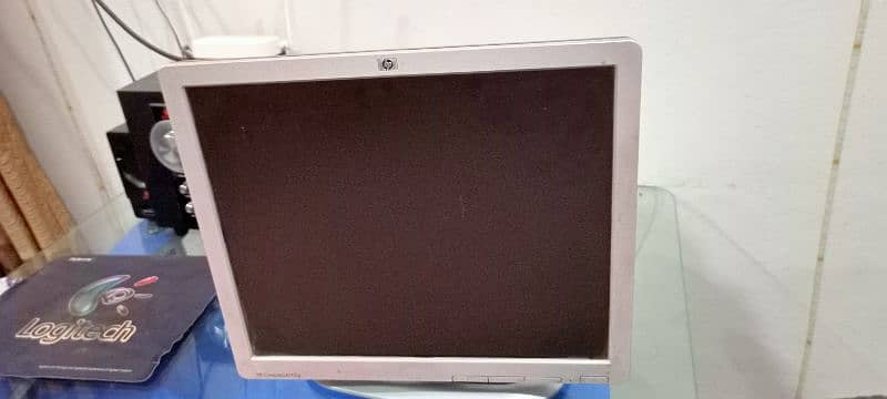 HP 21" LED For Sale 360° Rotate 4