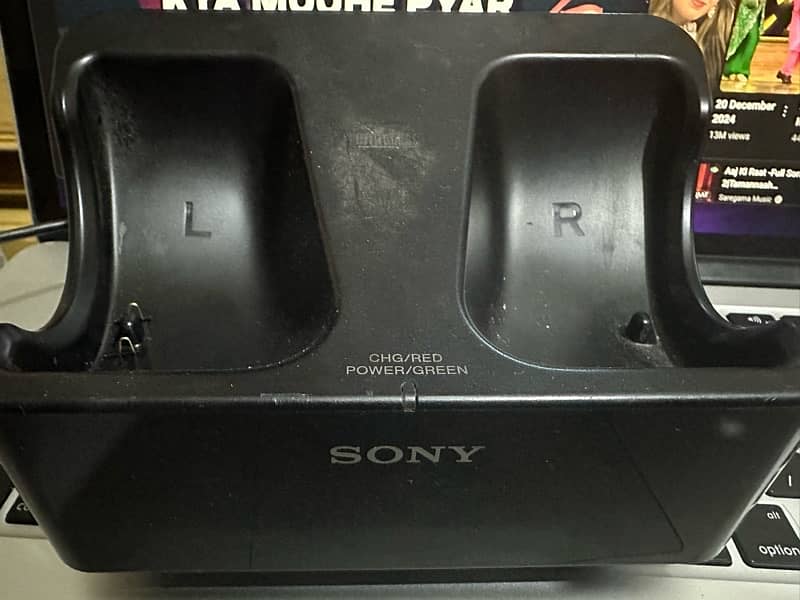 Sony wireless headphones with Dock 0