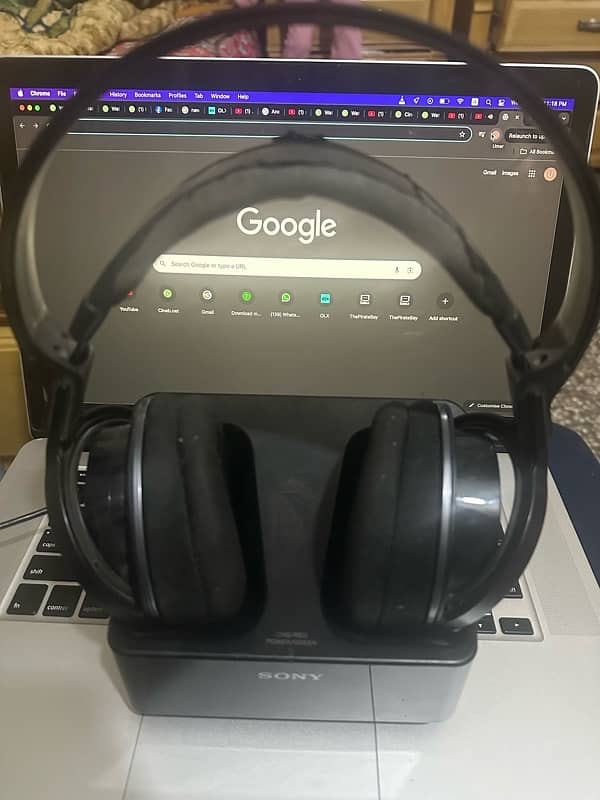 Sony wireless headphones with Dock 2