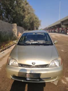 Toyota platz 2001