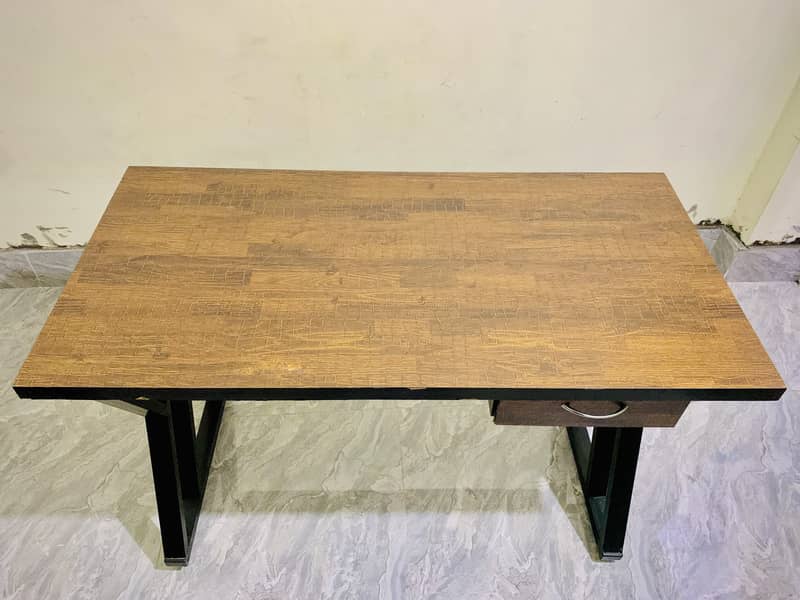 Computer table for sale 1